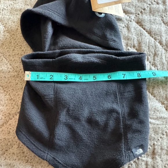 The North Face black Fleece face and Neck Warmer- stay warm & look cool-unisex - Picture 3 of 9
